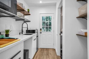 Fridge, microwave, oven, stovetop - Sun Kissed Home, Secluded Backyard, BBQ, Parking (Los Angeles)