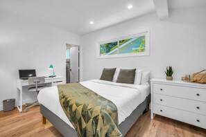 3 habitaciones, escritorio, tabla de planchar con plancha y wifi gratis 