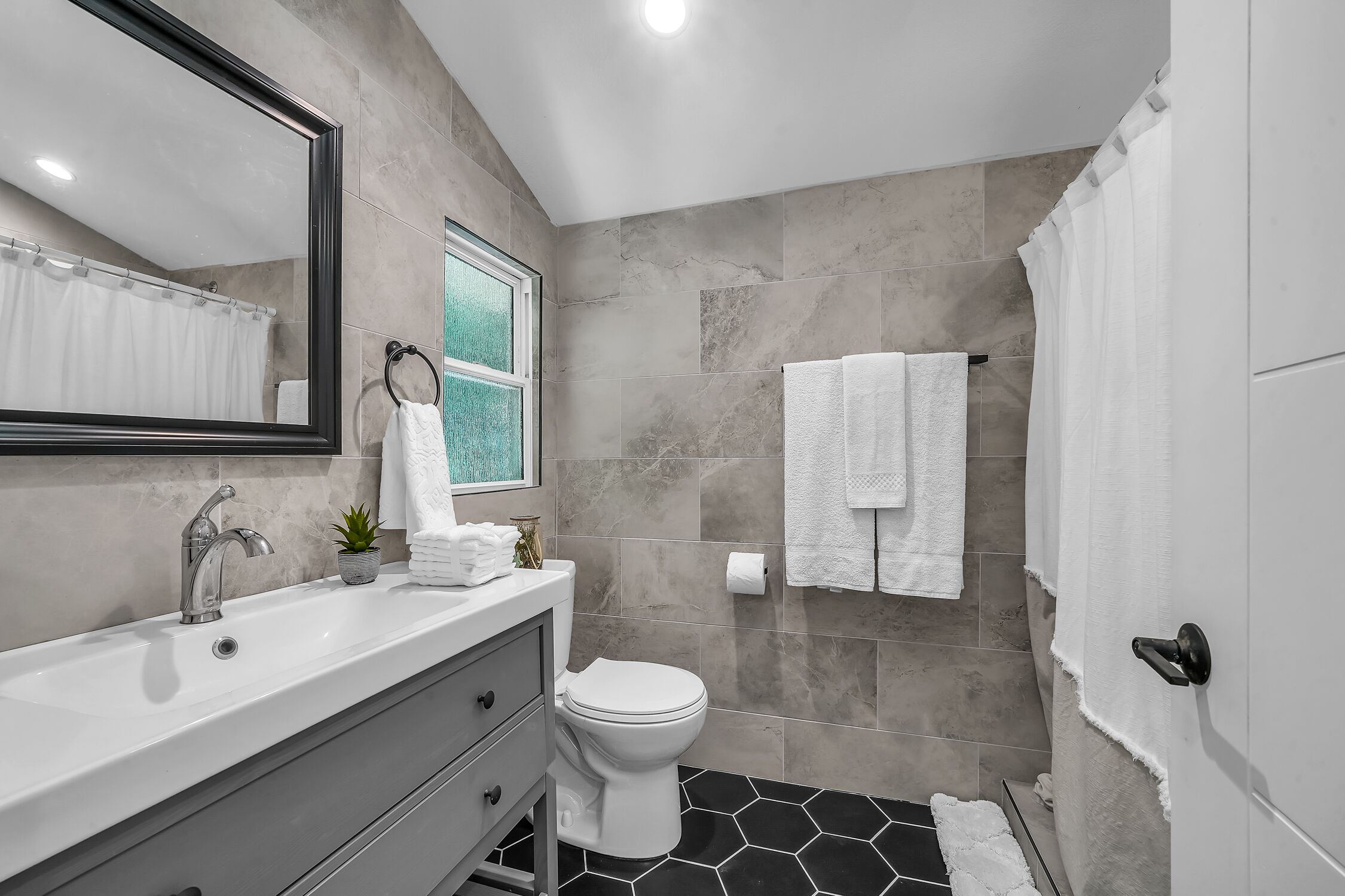 Modern Home with BBQ & Parking in Woodland Hills