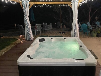 Hot Tub, Pool AND Breakfast who could ask for more