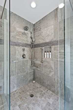 Combined shower/bathtub, hair dryer, towels, soap