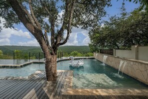 Unclassified image, 2 of 32, button - Chateau Lake Austin (Austin)