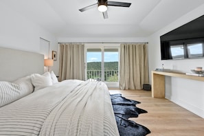 4 bedrooms, desk, free WiFi, bed sheets