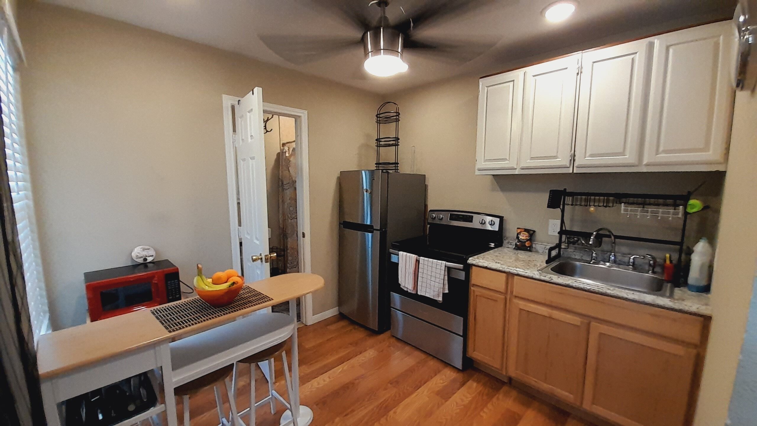 1 Bedroom House 8 minutes from downtown