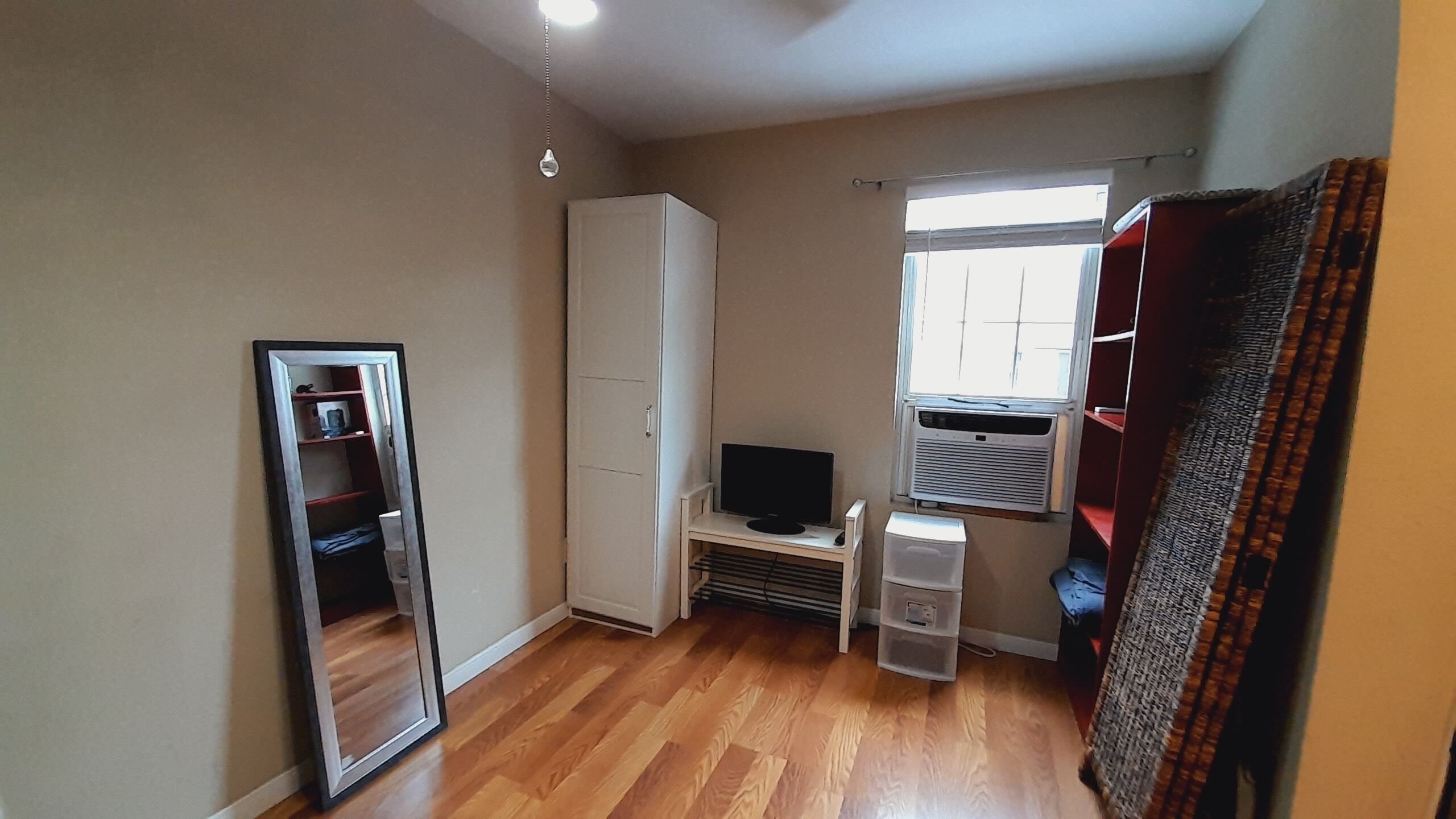 1 Bedroom House 8 minutes from downtown