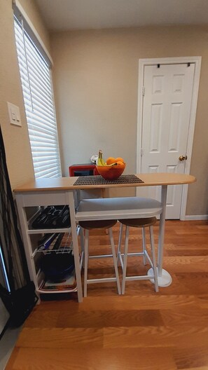 Interior - 1 Bedroom House 8 minutes from downtown (Houston)