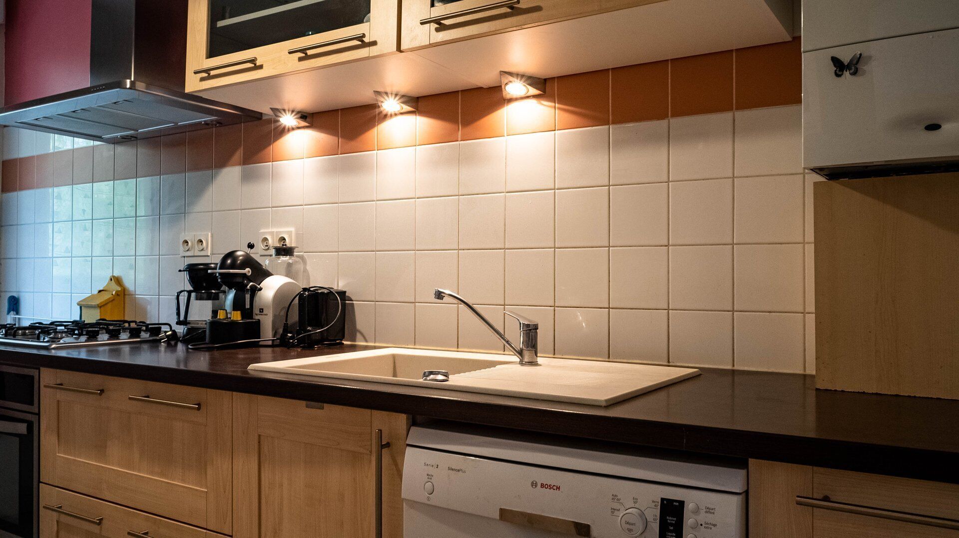 Geladeira, micro-ondas, fogão, lava-louças