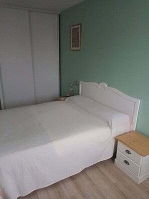 2 chambres, bureau, fer et planche à repasser, accès Internet