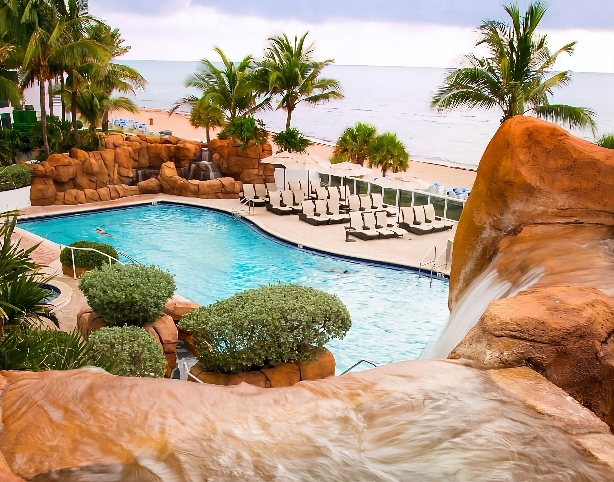 Pleasant Stay! Outdoor Pool, Pets Allowed, Near Golden Beach!