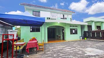 Tempat makan outdoor