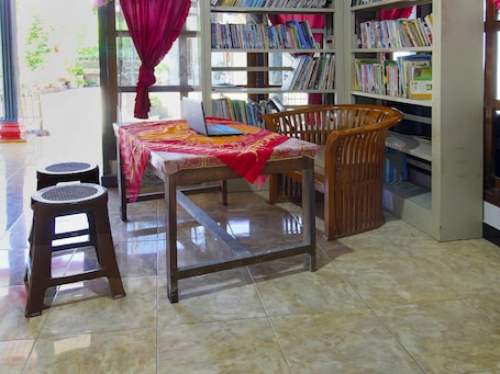 Lobby. OYO Homes 91134 Desa Wisata Tebing Lingga