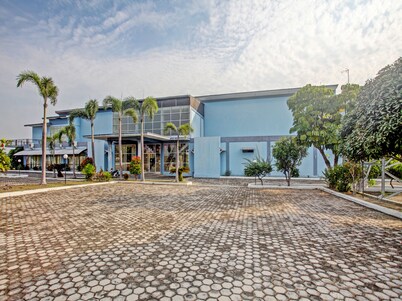 OYO 90947 Hotel Sarbini