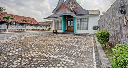 OYO 90947 Hotel Sarbini