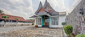 OYO 90947 Hotel Sarbini