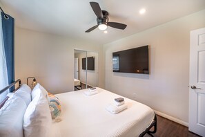 5 bedrooms, desk, iron/ironing board, free WiFi