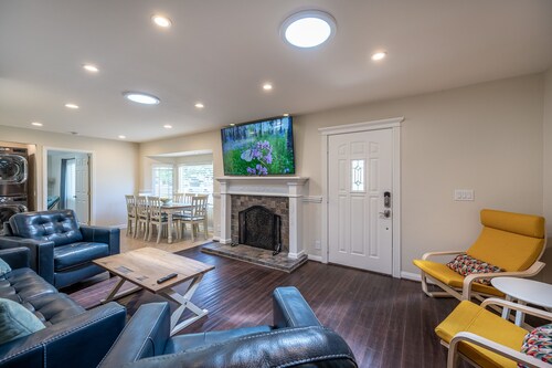 Cozy retreat with two master bedrooms & king beds