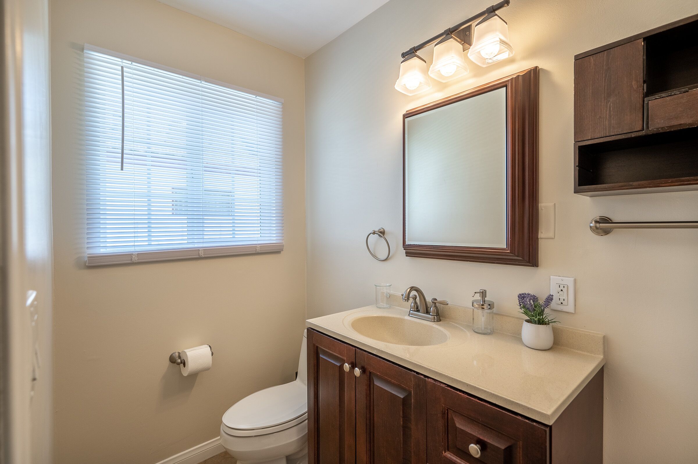 Cozy retreat with two master bedrooms & king beds