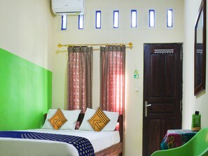 Room - Spot ON 91227 Al Bayt Syariah Guest House (Kupang)