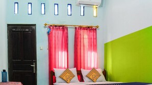 A room with a bed, a door, and a window with curtains. - Spot ON 91227 Al Bayt Syariah Guest House (Kupang)