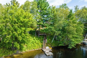 Property grounds - Waterfront Cottage| Firepit Family Retreat 10mins to DT Huntsville & Deerhurst (Huntsville)