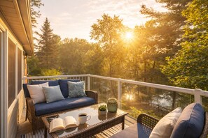 Property grounds - Waterfront Cottage| Firepit Family Retreat 10mins to DT Huntsville & Deerhurst (Huntsville)
