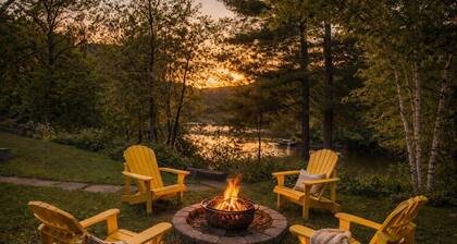 Waterfront Cottage| Firepit Family Retreat 10mins to DT Huntsville & Deerhurst