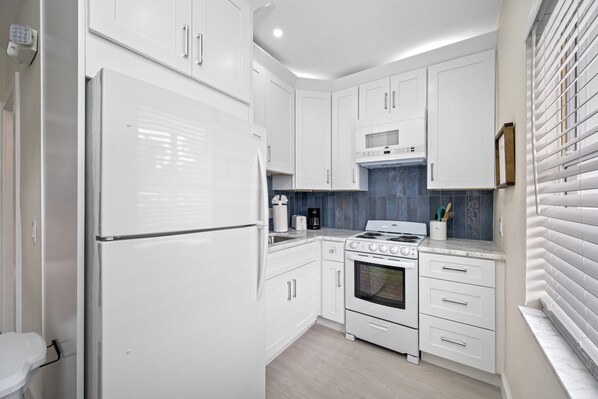 Fridge, microwave, oven, stovetop