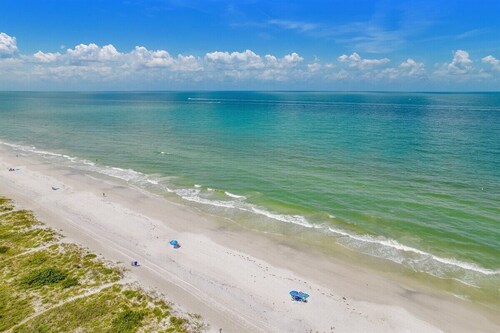 Sea Breeze 2 - Completely Renovated & 1 Block to the Beach!