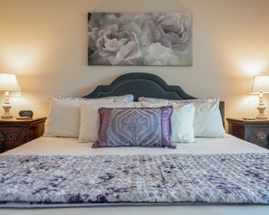 2 bedrooms, iron/ironing board, free WiFi, bed sheets - Walk-In 2BR Golf Condo • Sunroom + Whirlpool Tub • Indoor Pool (Branson)