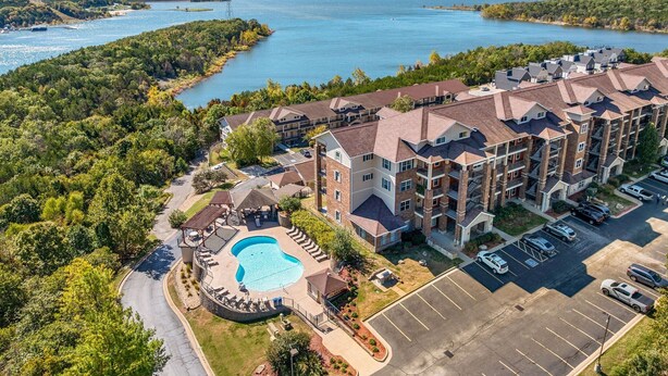 Unclassified image, 1 of 46, button - Lakeview Penthouse 4BR/4BA Condo • Sleeps 12 • Sunroom + Balcony (Branson)