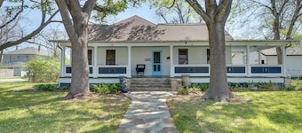 Charming Georgetown Home - Walk to Downtown!