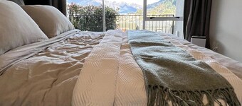 Luxury 3 Bedroom Townhouse With Panoramic Views 6Minute Walk To Town