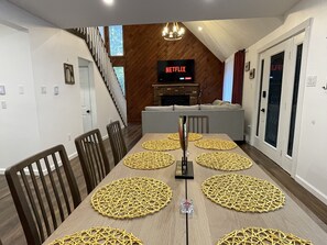 Dining - Ski-golf cottage, wood fireplace (Tobyhanna)