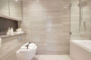 Combined shower/bathtub - Designed, Spacious, 2 Bedroom Master plus a guest bathroom (London)