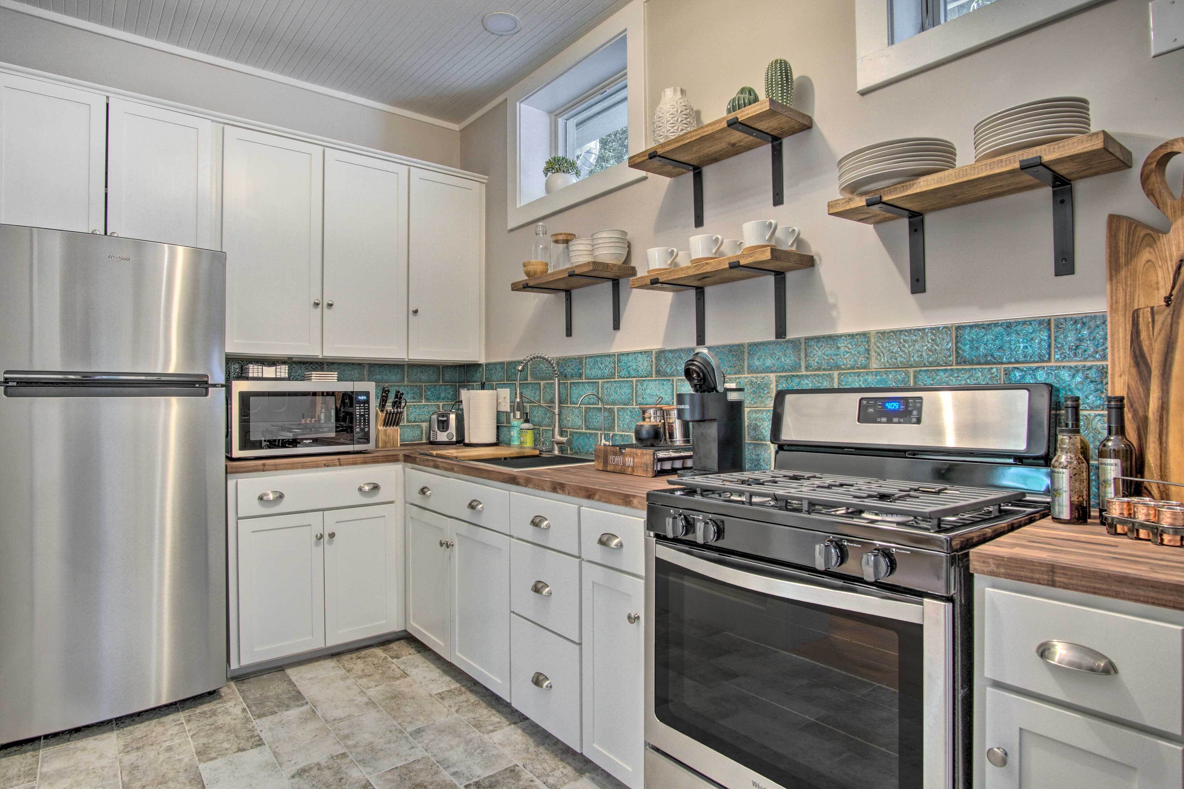 ‘Casa de Oro’ Bisbee Gem: Walk to Main Street