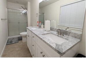 Shower, hair dryer, bidet, towels