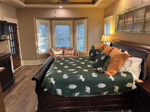 4 عدّة غرف نوم ومكتب ومكواة/لوح كي وواي فاي مجانًا