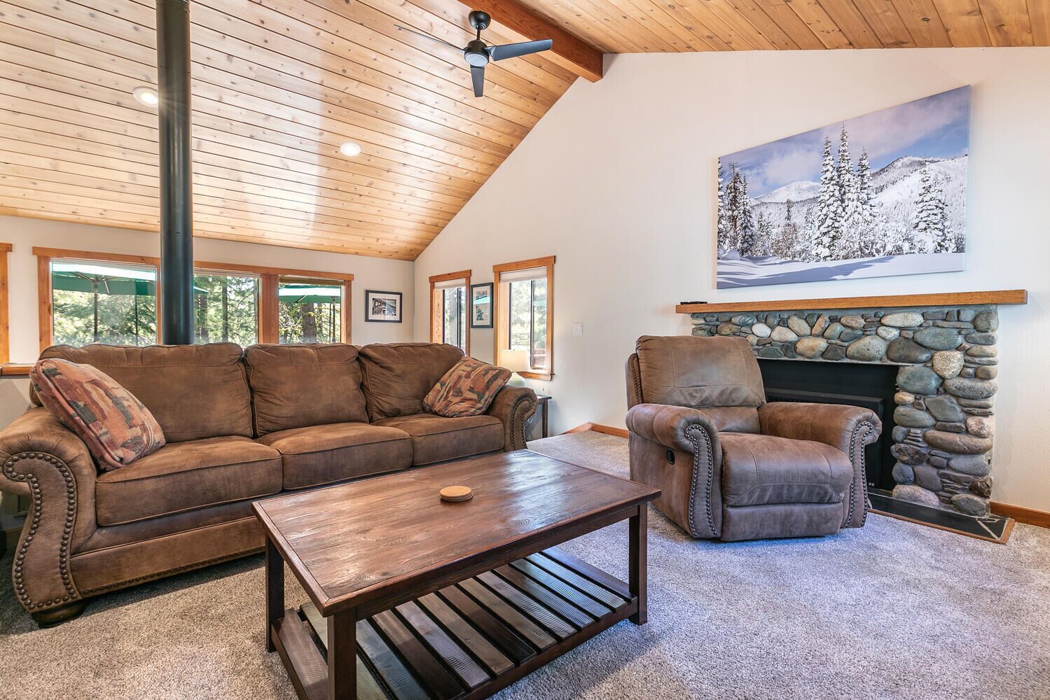 Shady Pines at Tahoe Donner- Serene Forest Retreat, 2 Gas Fireplaces, Sauna