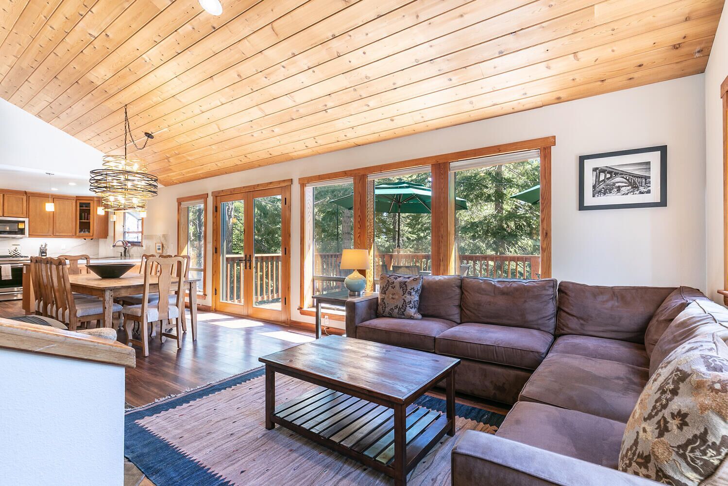 Televisión, chimenea y tenis de mesa 