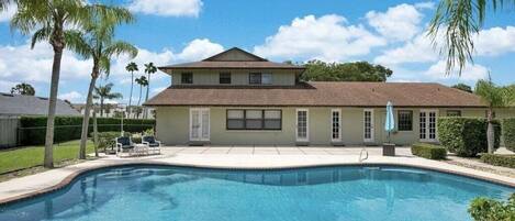 Piscina a l'aire lliure