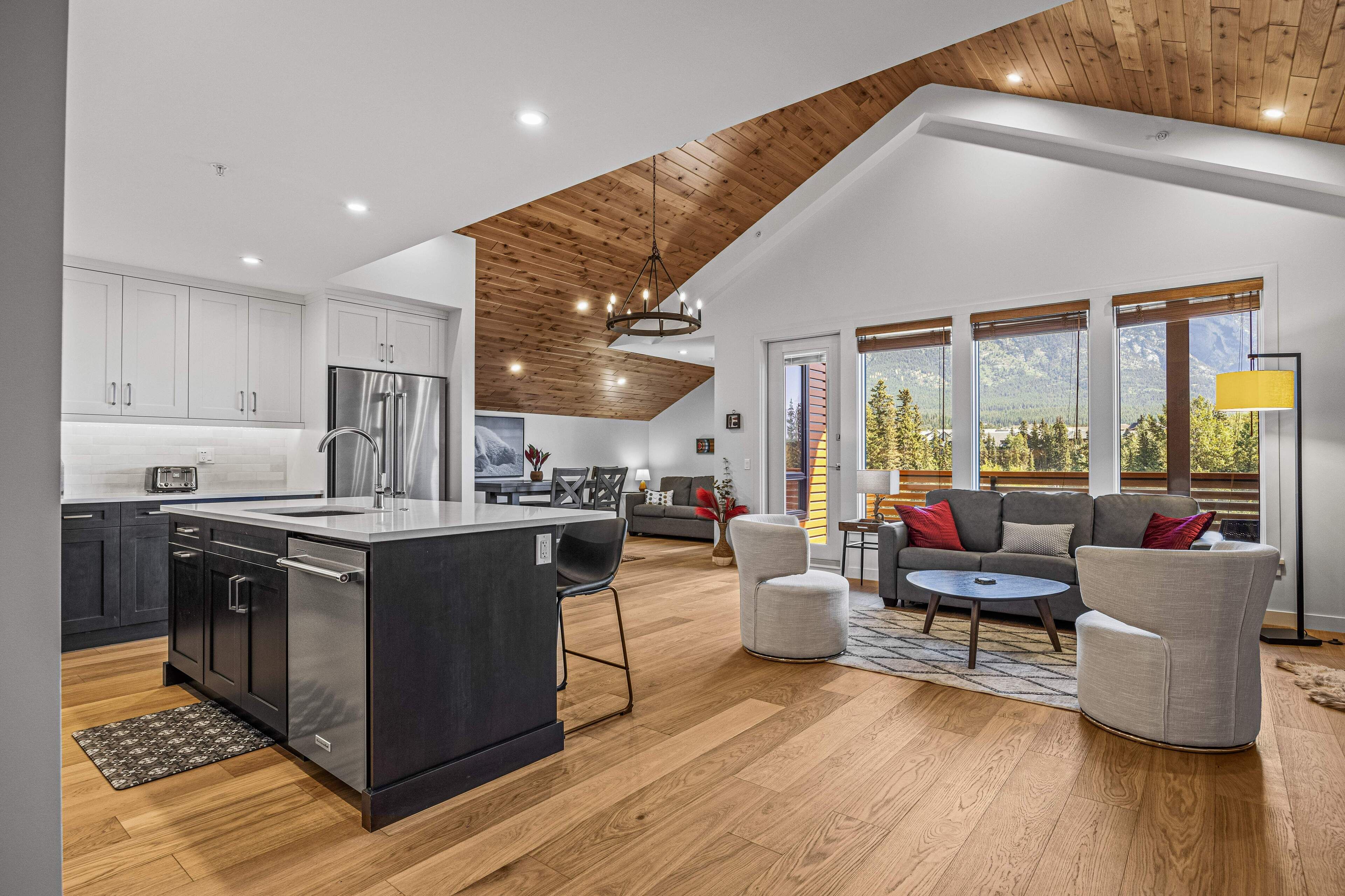 303B - One Bedroom Penthouse Condo by Spring Creek Vacations