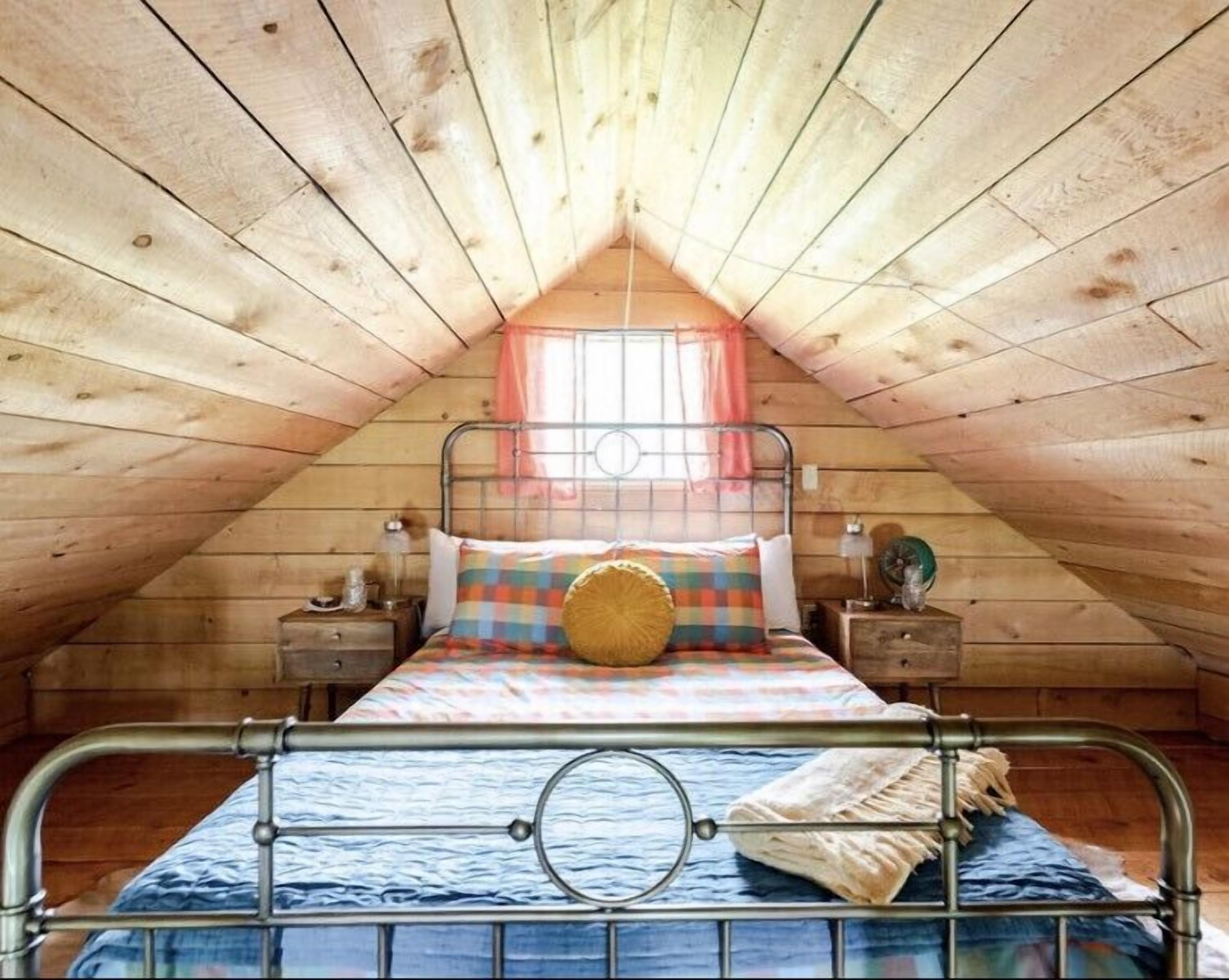 *New* Classic Cozy Catskill Mountain Cabin ~ Wood Stove+Soaking Tub