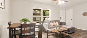 2bed/1bath apt w/ full kitchen - central location!