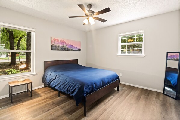 2 bedrooms, iron/ironing board, free WiFi, bed sheets