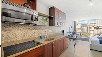 Coffee/tea maker, fridge, microwave, oven