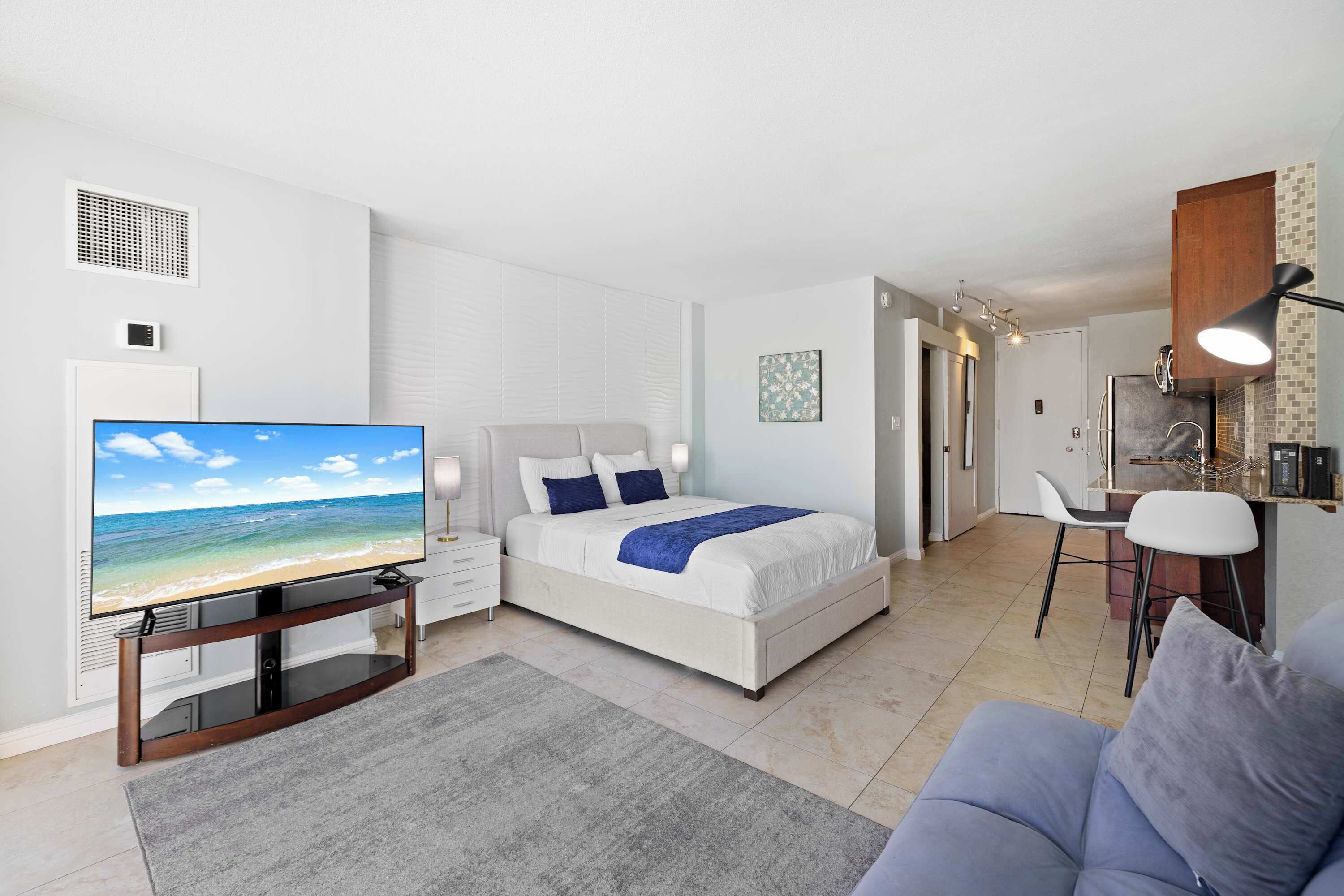 Iron/ironing board, WiFi, bed sheets