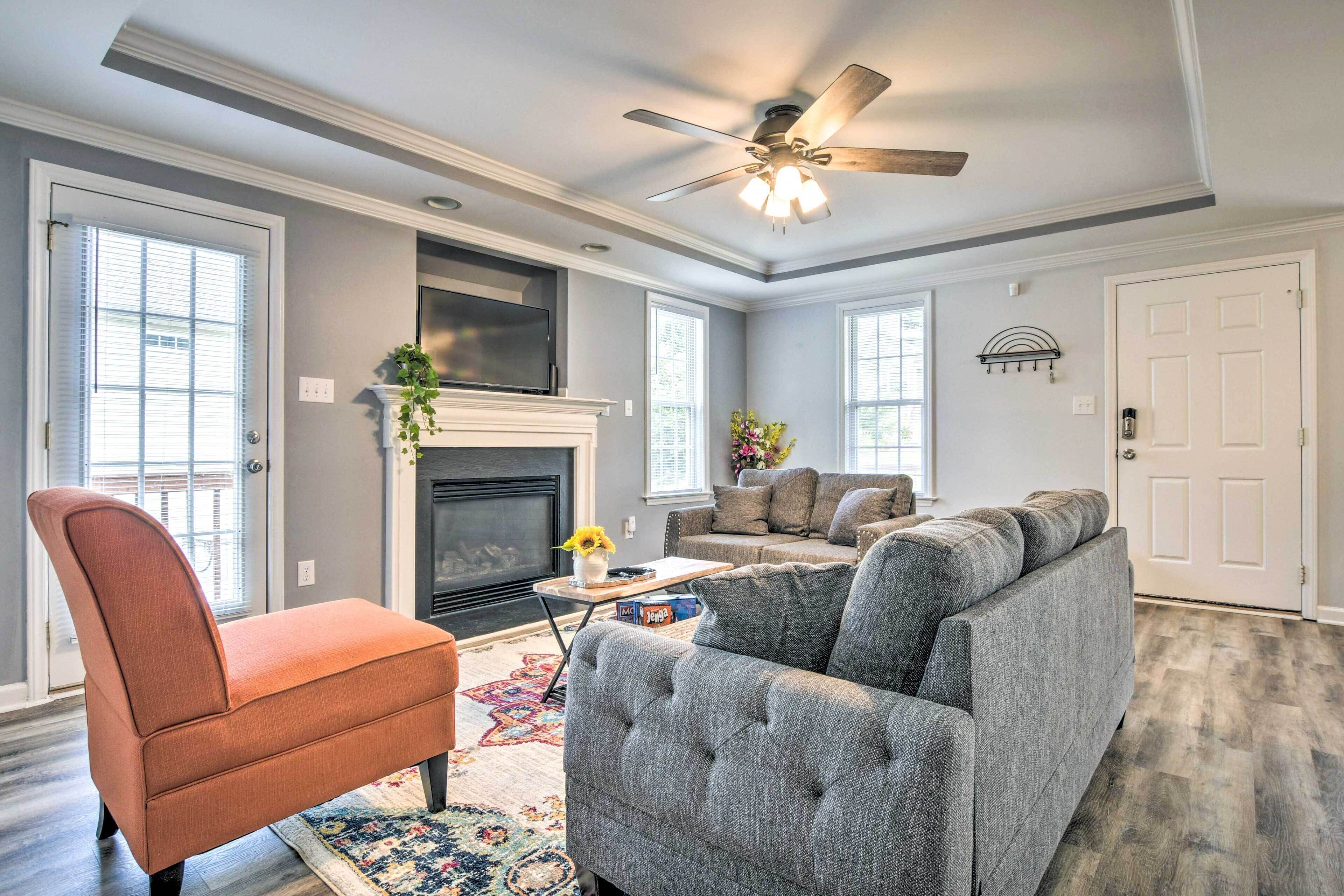 Welcoming Abode w/ Yard ~ 1 Mi to Dtwn Apex!