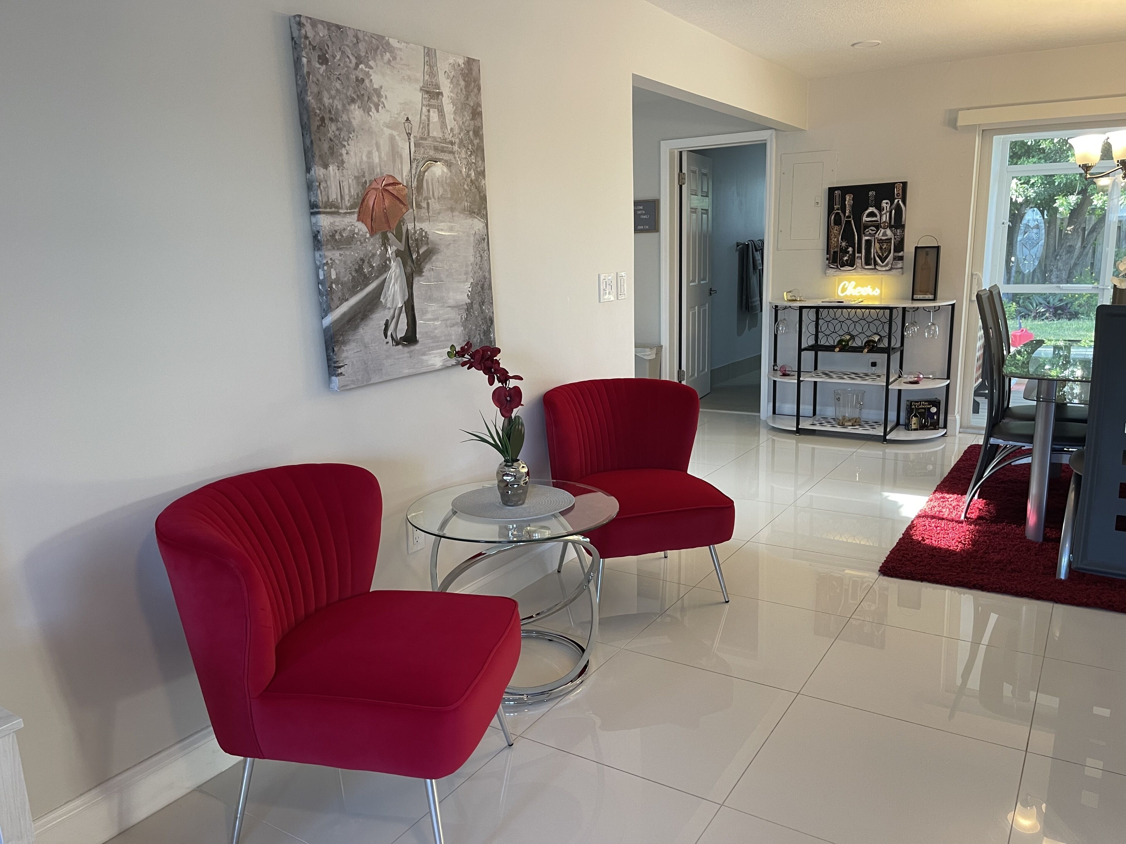 Clean and modern 2BR/2Bath Jacuzzi home, beautiful Patio, minutes from the beach