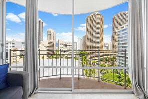 Interior - Waikiki Studio – Steps from the Beach! (Honolulu)