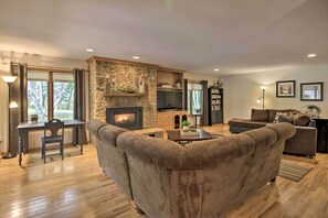 TV, fireplace, DVD player, foosball - Spacious Verndale Home w/ Backyard Fire Pit! (Verndale)